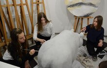 Фото 5: До Китайського нового року у Львові розмальовують 15 скульптур панд
