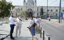 Фото 9: Мерія закликає водіїв приватних авто не паркуватися у частині пл. Двірцевої, де знаходяться зупинки громадського транспорту і пішохідна зона