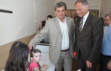 Фото 1: Німецький хірург Клаус Екснер вдруге цьогоріч проведе у Львові низку операцій для дітей та дорослих
