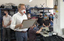 Фото 16: Мер нагородив дипломом колектив ТзОВ «Маріо» за пошиття захисних костюмів для медиків під час карантину