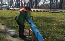 Фото 12: На території Львова проводять миття і дезінфекцію дитячих майданчиків