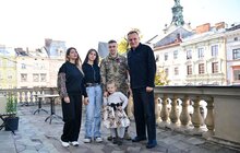 Фото 7: 25-літній Герой України Юрій Жуковець зі Львова подарував місту кулю, якою росіяни намагались його вбити (відео)