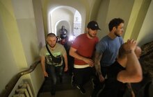 Фото 25: Невідомі особи виламали двері до міської ратуші та ввірвались всередину