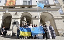 Фото 4: У центрі Львова цілий день майорітиме кримськотатарський прапор (відео)