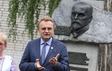 Фото 5: У Львові делегація з Головою Палати депутатів Парламенту Чеської Республіки поклала квіти до пам’ятної дошки Президенту Т. Г. Масарику
