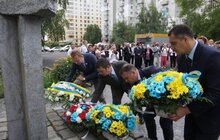 Фото 8: У Львові делегація з Головою Палати депутатів Парламенту Чеської Республіки поклала квіти до пам’ятної дошки Президенту Т. Г. Масарику