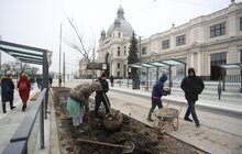 Фото 10: Реконструкція пл. Двірцевої: на площі облаштовують благоустрій та готуються до відновлення руху трамвая до вокзалу