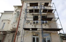 Фото 11: Чотири місяці після ракетного обстрілу на вул. Коновальця: учні вчаться у своїх класах, домівки мешканців відновлюють (відео)