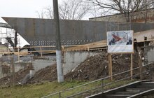 Фото 1: На Меморіалі пам’яті Героїв Небесної Сотні монтують портрети загиблих Героїв