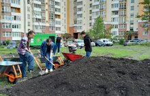 Фото 10: У Львові мешканці модульного містечка висадили грядки