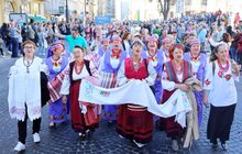 Фото 3: У центрі Львова відбулася урочиста хода людей поважного віку