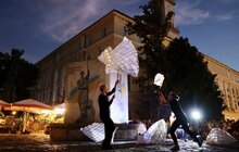 Фото 7: На площі Ринок показали вуличний містичний перформанс (відео)