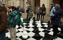 Фото 13: Стартувала вулична гра у шахи на головній площі міста