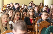 Фото 4: Міський голова Львова Андрій Садовий урочисто вручив стажувальникам програми «Перший кар’єрний крок» дипломи за результатами їх стажувань у міській раді