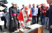 Фото 13: У Львові буде Дім для бездомних і самотніх жінок: сьогодні освятили територію під будівництво