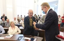 Фото 8: З нагоди Дня Державного Прапора депутати 1-го демократичного скликання отримали відзнаки від громади міста