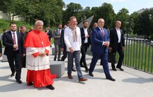 Фото 10: Кардинал з Ватикану й віце-прем'єр Польщі вшанували пам’ять Героїв Небесної Сотні на Меморіалі у Львові