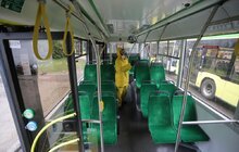 Фото 1: Усі тролейбуси, які виїжджають на рейси, миють і дезінфікують двічі на день — зранку і ввечері