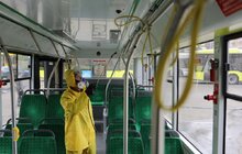 Фото 8: Усі тролейбуси, які виїжджають на рейси, миють і дезінфікують двічі на день — зранку і ввечері