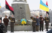 Фото 6: З нагоди Дня Соборності на Личаківському кладовищі вшанували пам’ять тих, хто віддав своє життя в боротьбі за незалежність та територіальну цілісність України