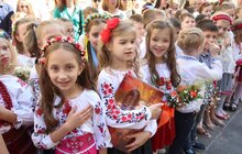 Фото 7: Львів’яни урочисто святкують закінчення навчального року у школах
