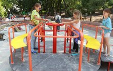 Фото 4: Триває реконструкція дитячого майданчика біля львівського цирку