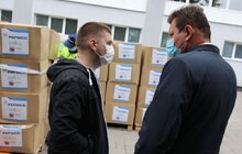 Фото 16: Благодійники передали 4 000 комплектів засобів захисту для медиків лікарні швидкої допомоги