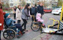 Фото 4: Місто придбало спеціалізований автобус для перевезення дітей з особливими потребами центру «Джерело»