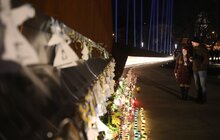 Фото 25: У Львові в пам’ять про Небесну Сотню у небо запустили світлові промені