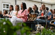 Фото 12: У дворику Ратуші відбулось сценічне читання п’єси, яку написав ветеран