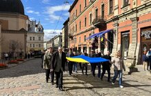 Фото 8: У Львові над вежею Ратуші урочисто підняли національний прапор (відео)