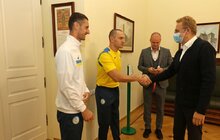 Фото 1: Мер Львова преміював львів’ян–призерів Паралімпійських Ігор у Токіо
