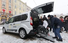 Фото 4: У Львові запускають таксі для людей, які користуються кріслами колісними (відео)