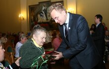 Фото 5: Присвоєння почесного звання «Мати-героїня»