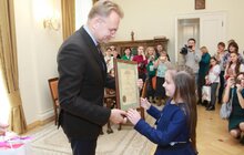 Фото 2: Міський голова Львова привітав та нагородив переможців загальноміського конкурсу дитячого малюнку «Купуй львівське!»