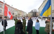 Фото 15: У центрі Львова День хокею — дружній матч зіграли між собою команди з Канади та зі Львова