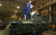 Фото 2: У Львові відзначили День Європи на бронетанковому заводі
