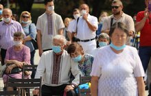 Фото 20: Львів започаткував нову традицію — над Меморіалом пам’яті Героїв Небесної Сотні підняли Державний Прапор України