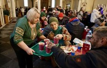 Фото 7: У Львові для понад 300 безпритульних та нужденних відбулись святкові різдвяні обіди 