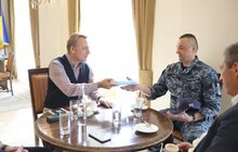 Фото 8: Мер Львова зустрівся з моряком Андрієм Оприском, якого незаконно утримували в Росії