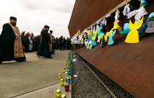 Фото 27: Сотні паперових ангеликів розмістили на Меморіалі Небесної Сотні у Львові