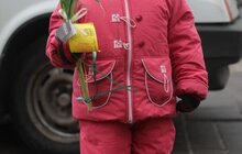 Фото 4: В центрі міста вчора львів’янкам дарували тюльпани та вітали з початком весни