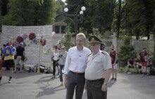 Фото 1: У Львові зіграли у вуличний хокей із канадцями