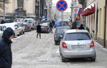 Фото 8: Водії приватних автомобілів продовжують паркуватись у недозволених місцях