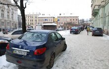 Фото 17: Водії приватних автомобілів продовжують паркуватись у недозволених місцях