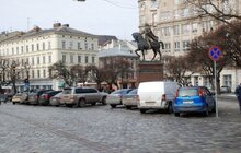 Фото 15: У Львові закликають водіїв не паркувати автомобілі у не відведених для цього місцях