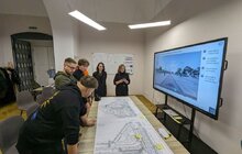 Фото 2: Ознакування, пандус та інформаційне табло: пл. Двірцева та будівля залізничного вокзалу стануть доступнішими
