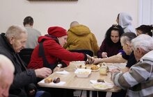 Фото 4: Викладачі та студенти закладів професійної освіти Львова приготували сніданок для безхатьків (відео)