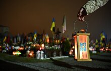Фото 1: Вифлеємський вогонь миру передали рідним полеглих захисників України