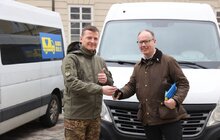 Фото 2: Шведи передали ще 7 автомобілів швидкої допомоги для українських військових медиків